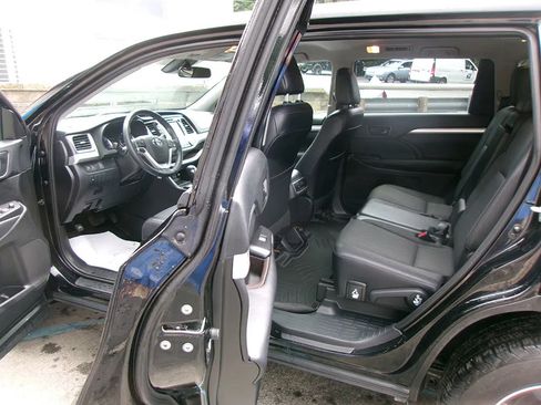 Used 2019 Toyota Highlander Plus AWD/4WD image 13