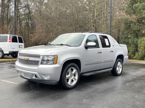 Used 2013 Chevrolet Avalanche LT w/ All-Star Edition image 5