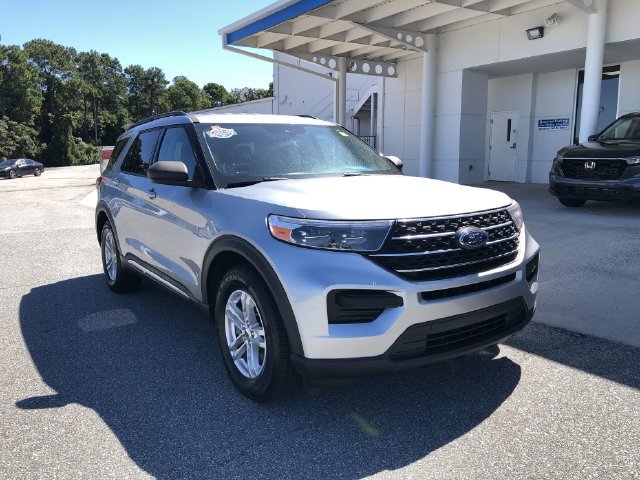 Used 2021 Ford Explorer XLT RWD image 2