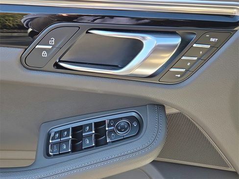 Used 2023 Porsche Macan S image 7