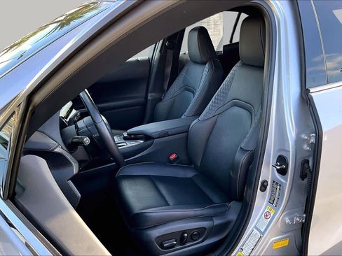 Used 2019 Lexus UX 200 w/ Premium Package FWD image 7