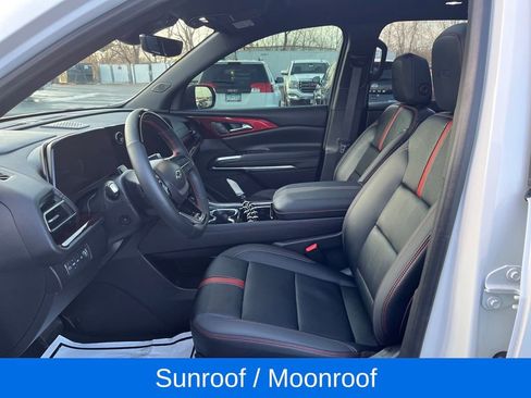 Used 2025 Chevrolet Traverse RS image 11