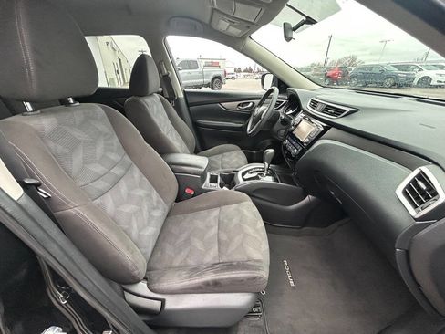 Used 2016 Nissan Rogue SV w/ SV Premium Package image 14