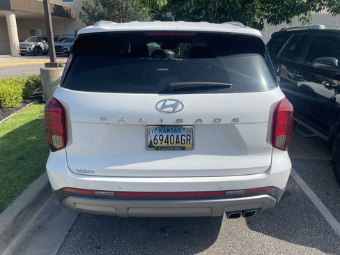Used 2024 Hyundai Palisade SEL w/ Premium Package FWD image 5