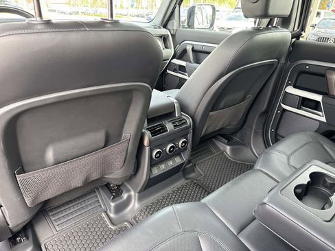 Used 2023 Land Rover Defender 110 S image 13