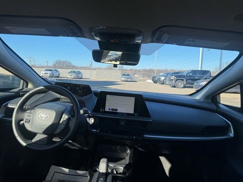 Used 2025 Toyota Prius LE image 10