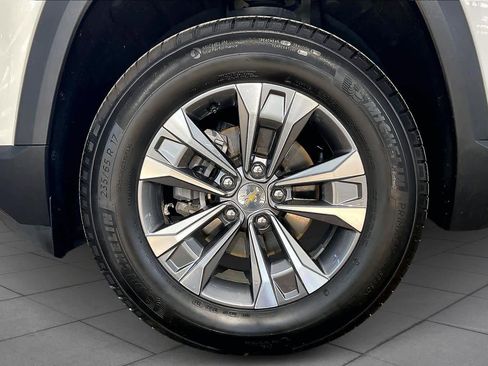 Used 2025 Chevrolet Equinox LT image 9