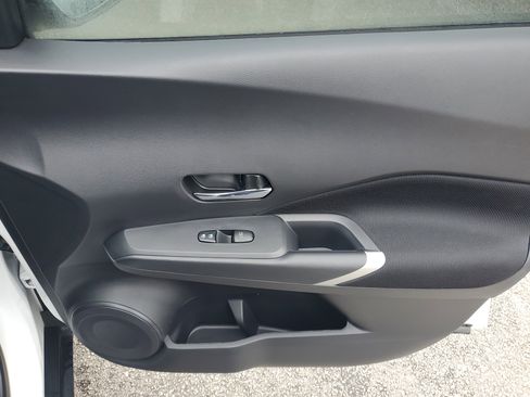 Used 2021 Nissan Kicks SV image 10