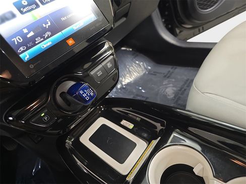 Used 2018 Toyota Prius Four image 27