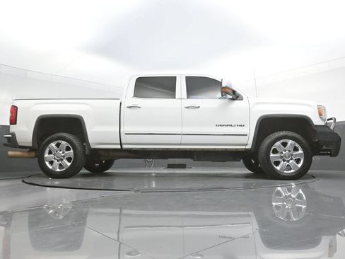 Used 2015 GMC Sierra 2500 Denali w/ Duramax Plus Package AWD/4WD image 46