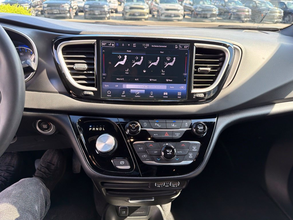 Used 2025 Chrysler Pacifica Select FWD image 24