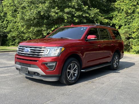 Used 2018 Ford Expedition XLT w/ Equipment Group 202A AWD/4WD image 5