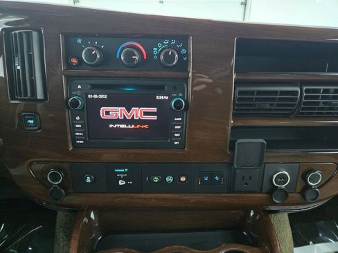 Used 2020 GMC Savana 2500 Extended w/ Enhanced Convenience Package image 30