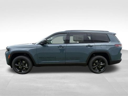 New 2026 Jeep Grand Cherokee L Limited w/ Limited Altitude Package AWD/4WD image 16