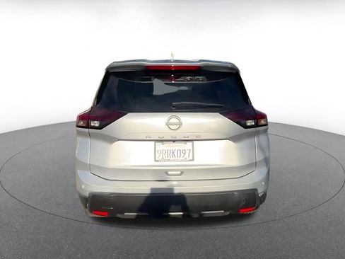 Used 2025 Nissan Rogue SV image 12