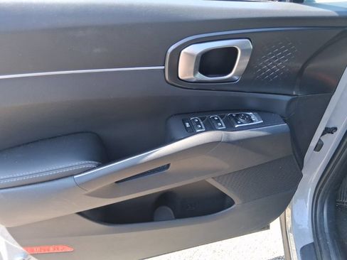 Certified 2024 Kia Sorento EX w/ Panoramic Sunroof Package FWD image 10