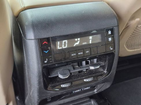 Used 2023 Jeep Grand Cherokee L Limited AWD/4WD image 24