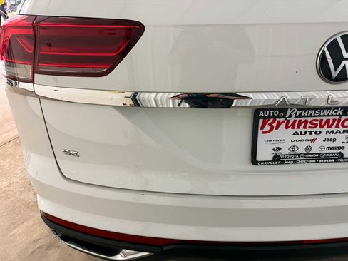 Certified 2020 Volkswagen Atlas Cross Sport SE w/ Panoramic Sunroof Package image 17