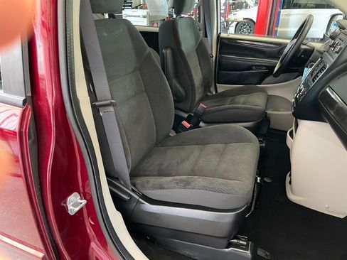 Used 2017 Dodge Grand Caravan SE FWD image 17