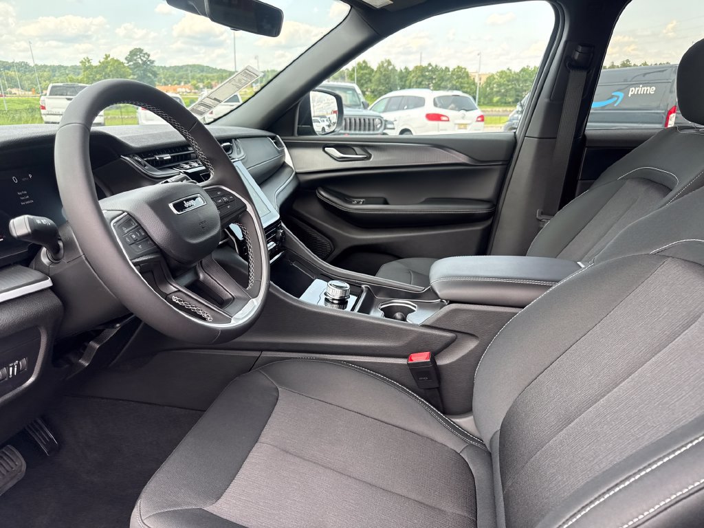 New 2026 Jeep Grand Cherokee Laredo AWD/4WD image 8