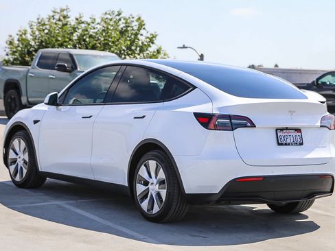 Used 2021 Tesla Model Y Long Range AWD/4WD image 6