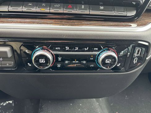 New 2026 GMC Sierra 1500 SLE w/ Preferred Package AWD/4WD image 11