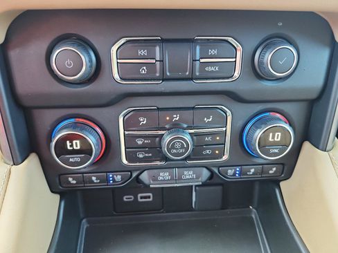 Used 2024 Chevrolet Tahoe Premier AWD/4WD image 20