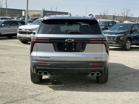 Used 2024 Chevrolet Traverse LT w/ Midnight/Sport Edition image 4