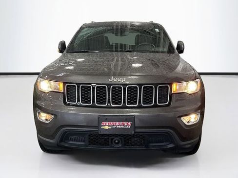 Used 2020 Jeep Grand Cherokee Laredo image 4