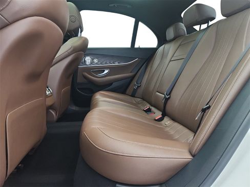 Used 2018 Mercedes-Benz E 300 4MATIC image 25