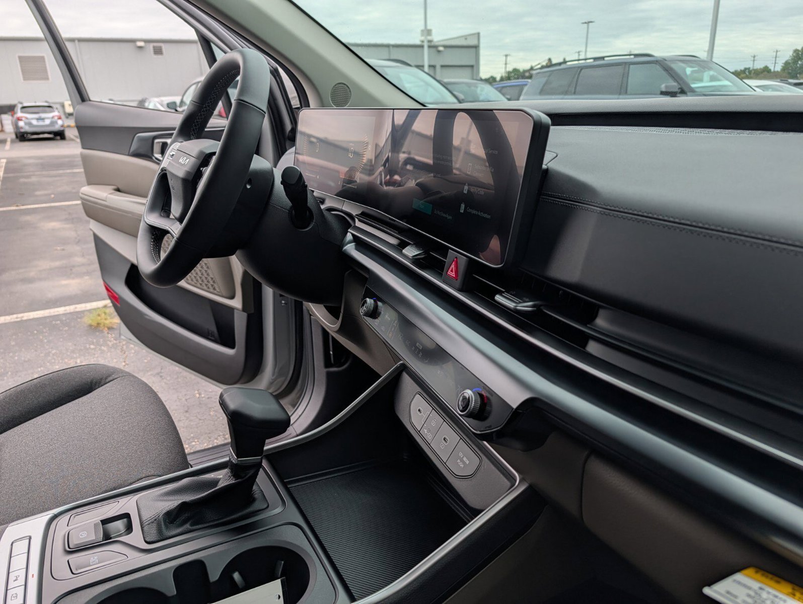 New 2027 Kia Carnival LX FWD image 29
