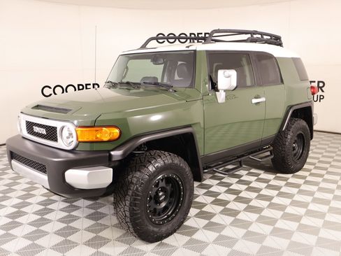 Used 2014 Toyota FJ Cruiser 4WD w/ Upgrade Package image 11