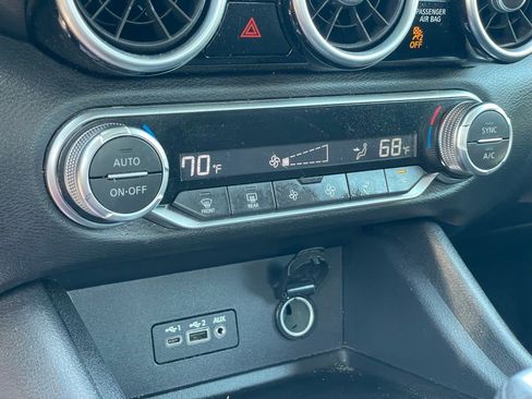 Certified 2021 Nissan Sentra SV FWD image 18