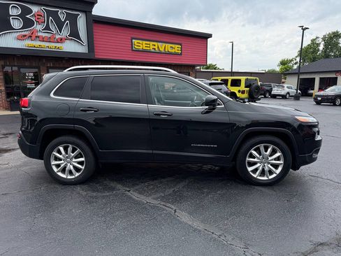 Used 2016 Jeep Cherokee Limited w/ Luxury Group AWD/4WD image 8