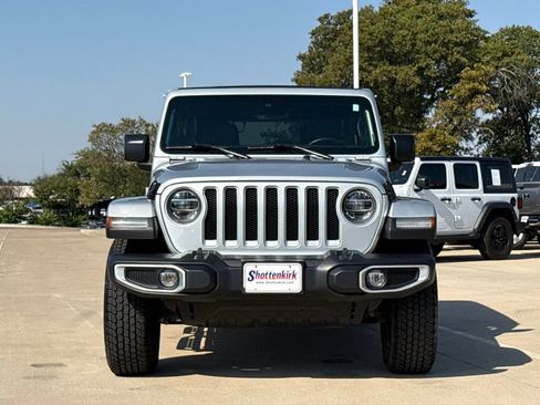 Used 2022 Jeep Wrangler Unlimited Sahara w/ LED Lighting Group AWD/4WD image 2