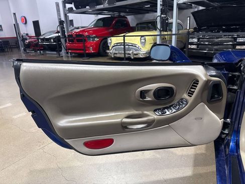 Used 2004 Chevrolet Corvette Convertible w/ Preferred Equipment Group RWD image 93