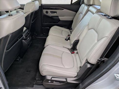 Used 2024 Honda Pilot Touring image 20