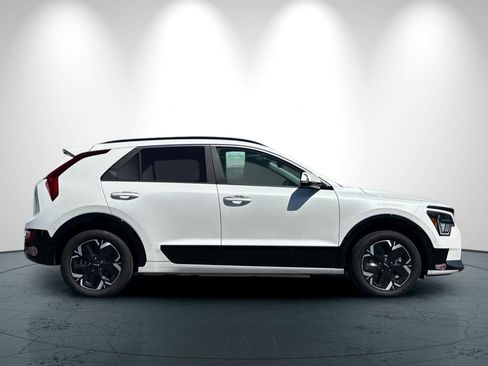 Used 2024 Kia Niro Wave FWD image 3
