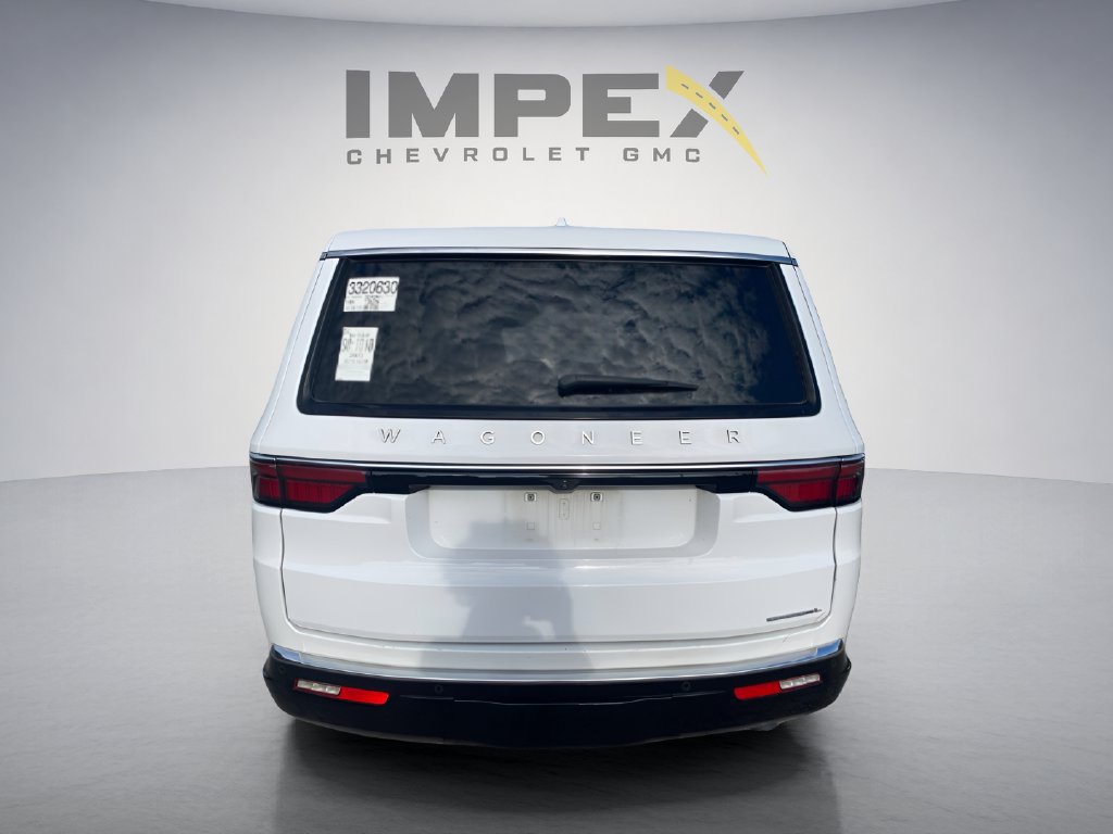 Used 2023 Jeep Wagoneer L Series II RWD image 4