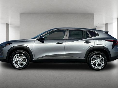 New 2026 Chevrolet Trax LS w/ LS Convenience Package FWD image 7