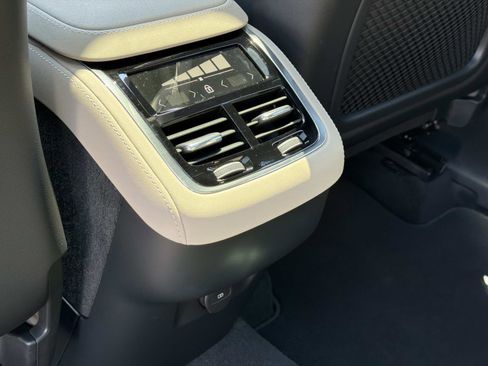 Certified 2025 Volvo XC90 B6 Core AWD/4WD image 21