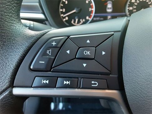 Used 2024 Nissan Altima 2.5 SV image 17