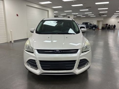 Used 2016 Ford Escape SE FWD image 2
