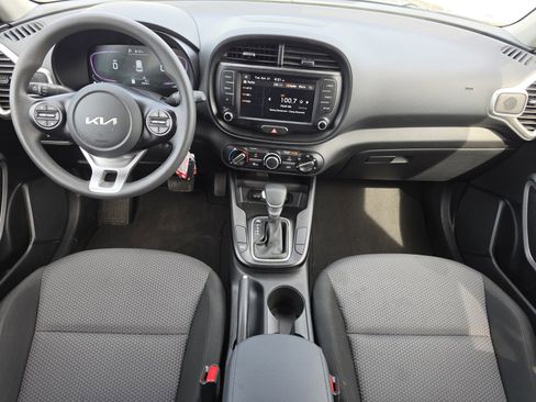 Used 2025 Kia Soul LX FWD image 8