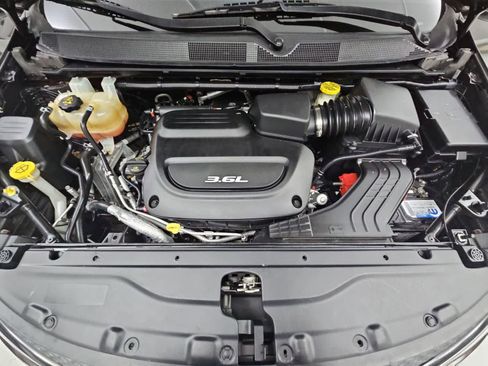 Used 2018 Chrysler Pacifica Touring Plus w/ S Appearance Package FWD image 14