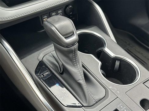 Certified 2023 Toyota Highlander XLE image 34