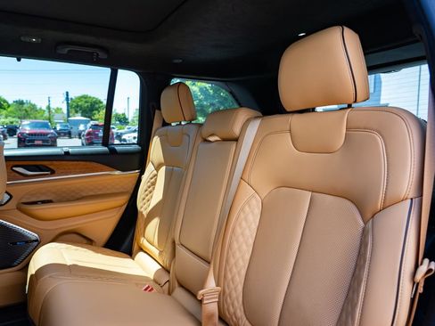 Used 2022 Jeep Grand Cherokee Summit AWD/4WD image 25