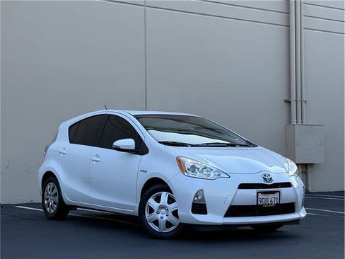 Used 2014 Toyota Prius C One image 20