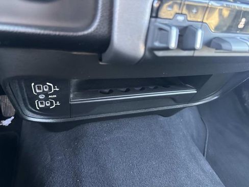 Used 2024 RAM 2500 Big Horn image 32