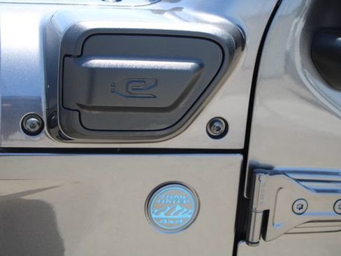 Used 2022 Jeep Wrangler Unlimited Rubicon 4xe w/ Cold Weather Group AWD/4WD image 9